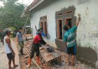 Satgas TMMD ke-129 Kodim 0601/Pandeglang Bersama Warga Terus Genjot Perehaban Mushola di Kampung Babakan Kaju