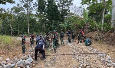 SATGAS TMMD KE-129 KODIM 0601/PANDEGLANG HARI KE-18 TERUS GENJOT PEMBUKAAN DAN PENGERASAN JALAN DI DESA PASIRGADUNG