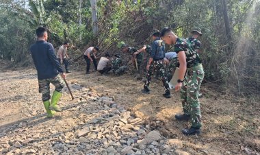 SATGAS TMMD KE-129 KODIM 0601/PANDEGLANG TERUS GENJOT PEKERJAAN DI HARI KE-22 DEMI PERCEPAT PEMBANGUNAN INFRASTRUKTUR DESA