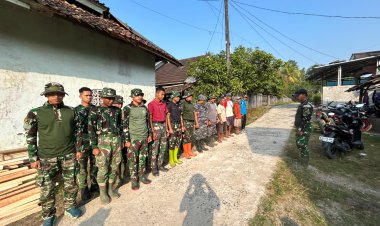 DAN SSK TMMD KE-129 PIMPIN APEL PAGI DI LOKASI SASARAN TAMBAHAN FISIK PEREHABAN MUSHOLA KAMPUNG BABAKAN KAJU