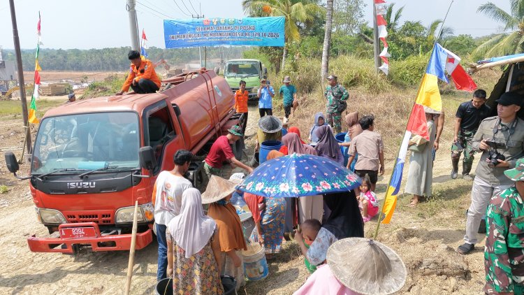 Satgas TMMD Ke-129 Kodim 0601/Pandeglang Distribusikan Air Bersih untuk Warga Desa Pasirgadung