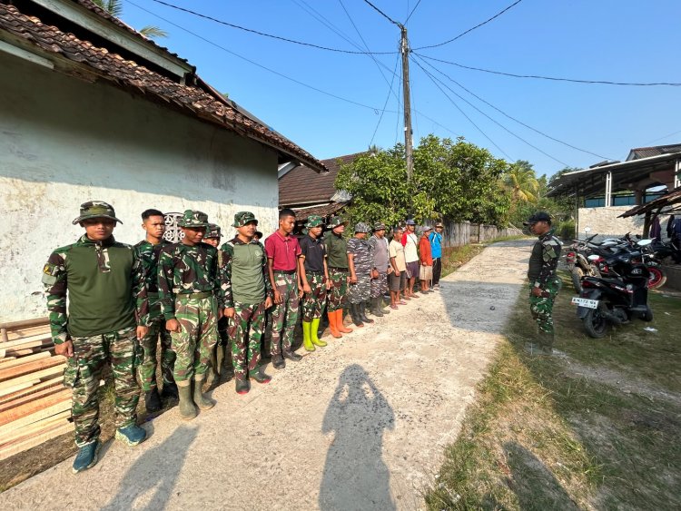 DAN SSK TMMD KE-129 PIMPIN APEL PAGI DI LOKASI SASARAN TAMBAHAN FISIK PEREHABAN MUSHOLA KAMPUNG BABAKAN KAJU