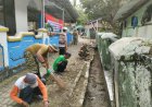 Tak Hanya Menjaga Keamanan, Koramil 0111/Pagelaran Hadir Bersama Warga Lewat Aksi Peduli Lingkungan